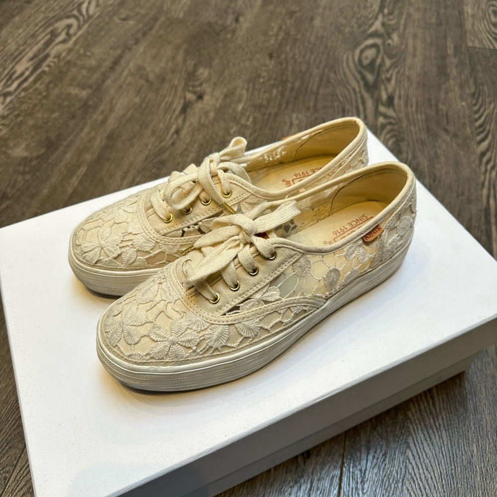 Keds Lace Shoes/ Ivory Coloured